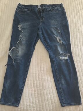 Maurices Distressed Dark Blue Women’s Jeans Sz 22